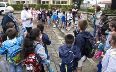 La actividad ‘Pasaporte Camargués’ muestra el patrimonio cultural del municipio a alumnado del Colegio Matilde de la Torre