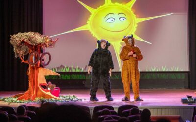 Cerca de 500 escolares de Camargo disfrutan en La Vidriera del musical educativo “Héroes del Medio Ambiente”